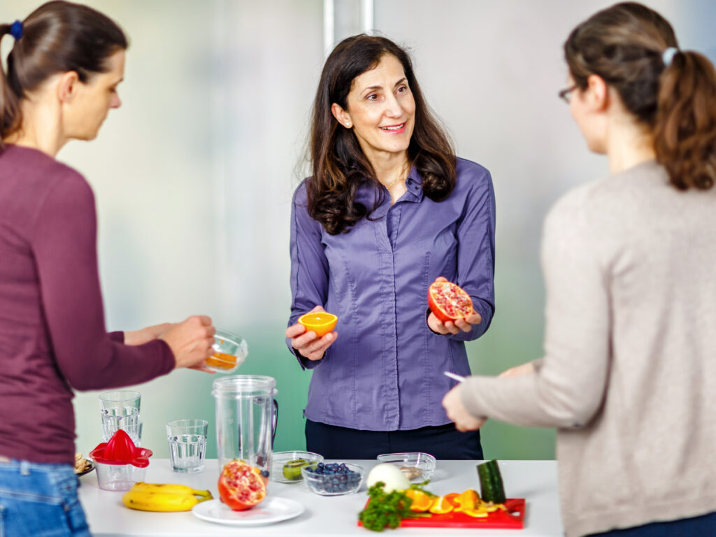 Ernährungsumstellungen sind Teil von Mind Body Medicine und immer auf das Krankheitsbild und die Bedürfnisse der jeweiligen Person abgestimmt. Bild: ©IKI